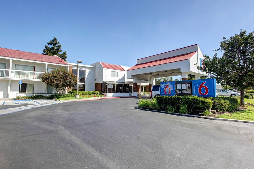 Motel 6 Dyer Rd Santa Ana