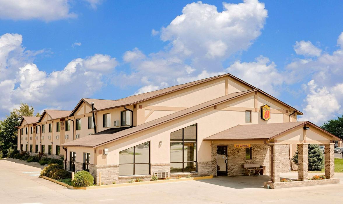 Super 8 by Wyndham Centerville - Hotel Deals