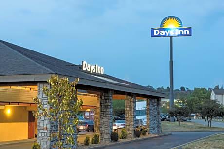 Days Inn by Wyndham PittsburghHarmarville