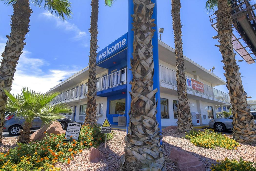 Motel 6 Las Vegas, NV - I-15 - ReservationDesk.com