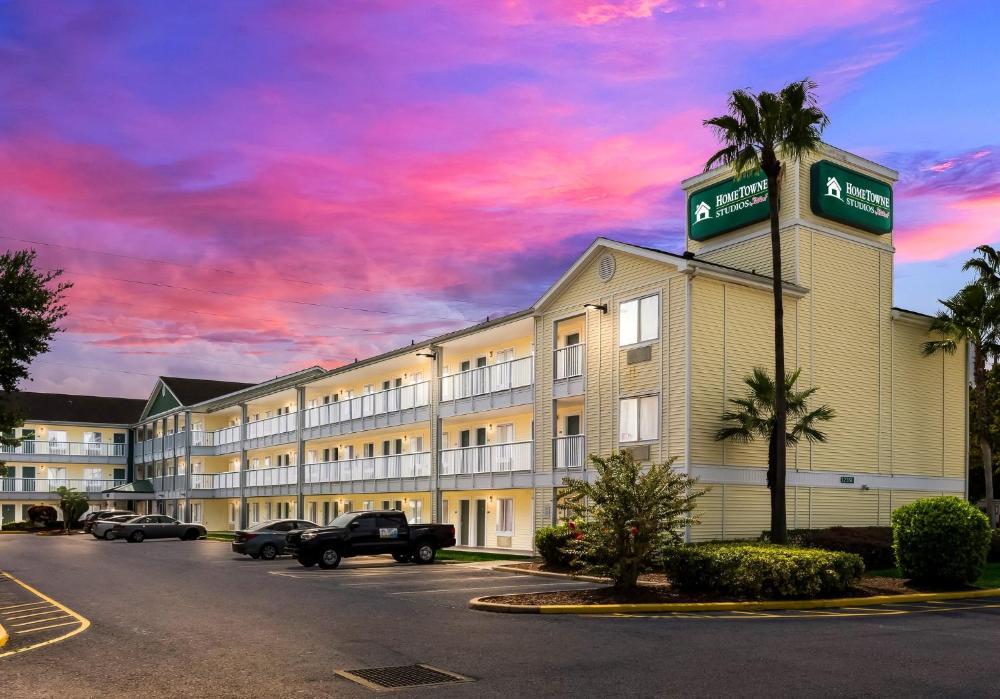 HomeTowne Studios Red Roof Orlando UCF Area ReservationDesk com