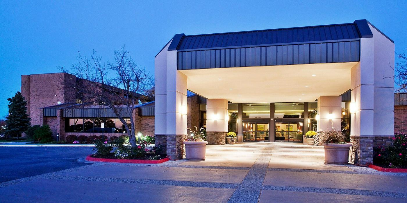 The Plaza Grand Rapids Airport Hotel & Conference Center - Hotel Deals