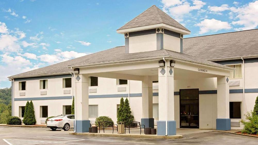 Days Inn by Wyndham West Liberty