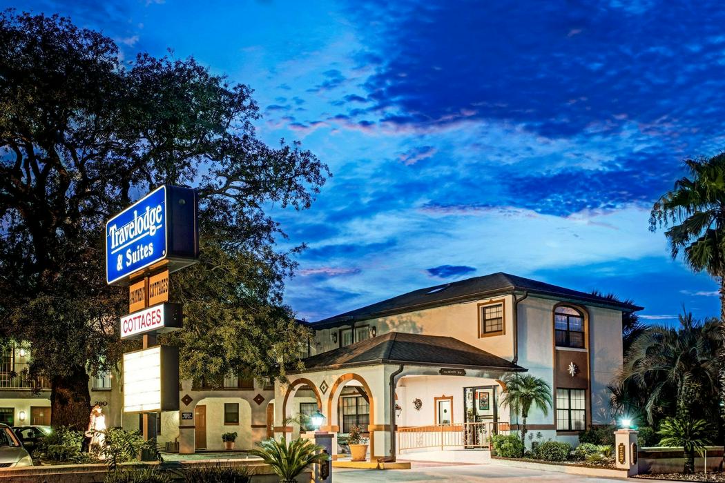 Travelodge Wyndham Suites Augustine Hotel Deals