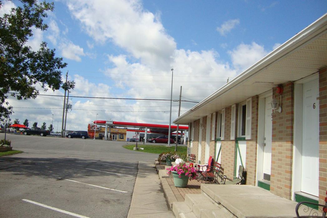 Royal Napanee Inn - ReservationDesk.com