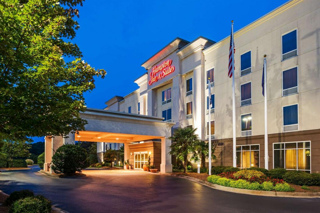 Hampton Inn & Suites Clinton I26