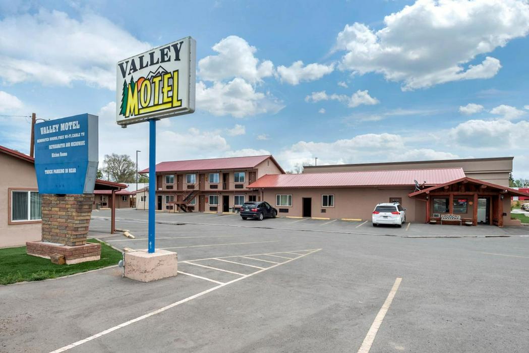 Valley Motel ReservationDesk Com   X700