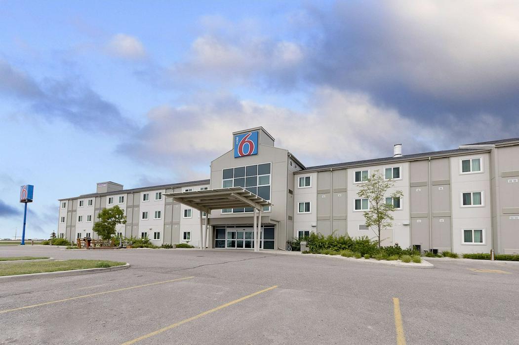 Motel 6 Brandon, MB - ReservationDesk.com