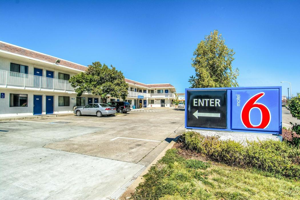 Motel 6 Redding, CA - North - ReservationDesk.com