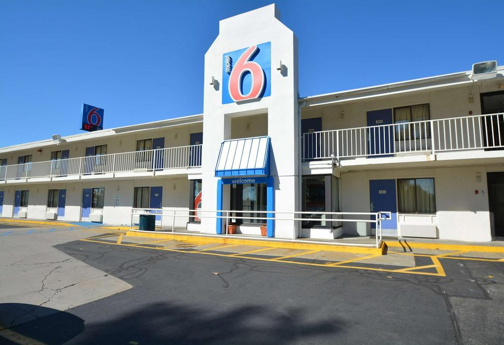 Motel 6 Springfield - Chicopee - ReservationDesk.com