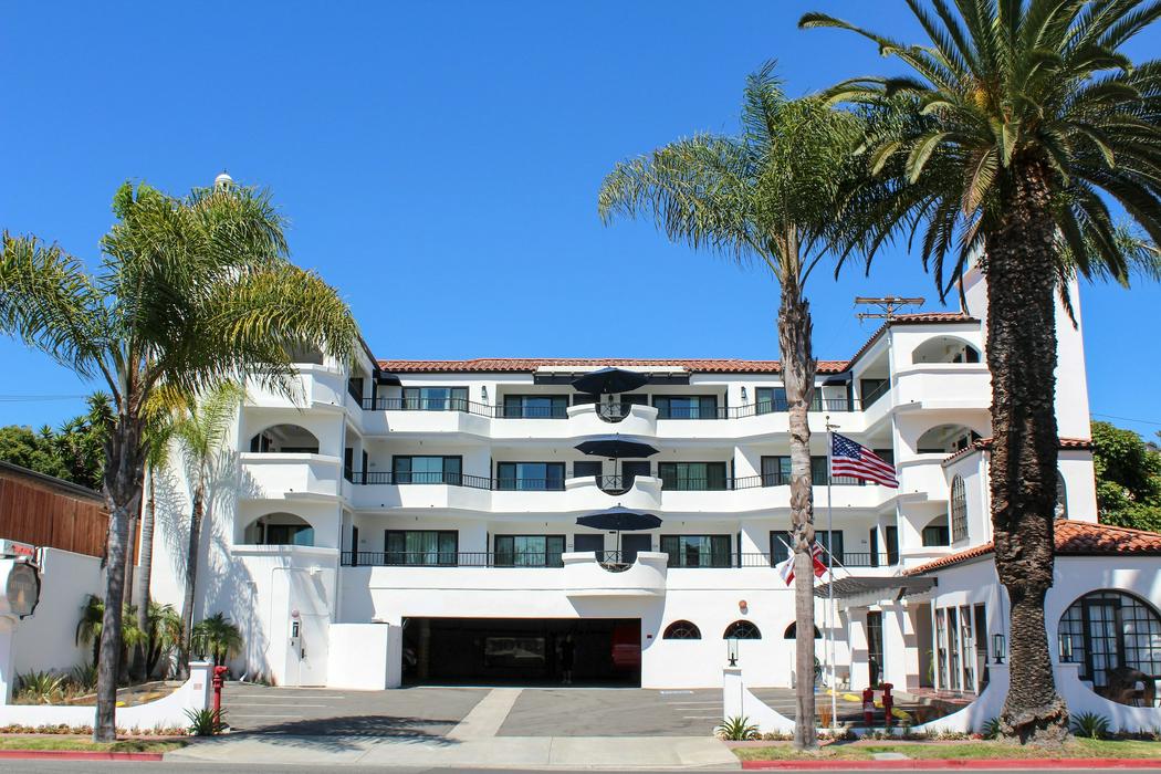 The Surfbreak Hotel  ReservationDesk.com