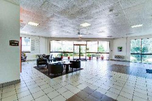 Motel 6 Houston, TX - Hobby - ReservationDesk.com