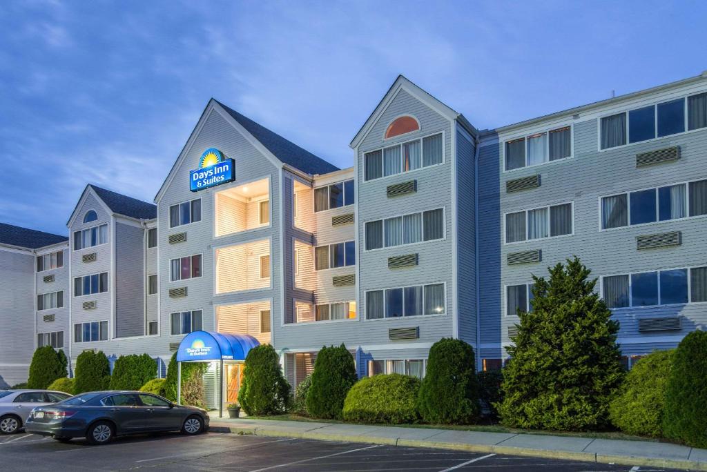 Days Inn & Suites by Wyndham Groton Near the Casinos