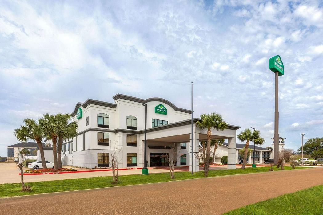 Wingate by Wyndham Sulphur Near Lake Charles Hotel Deals