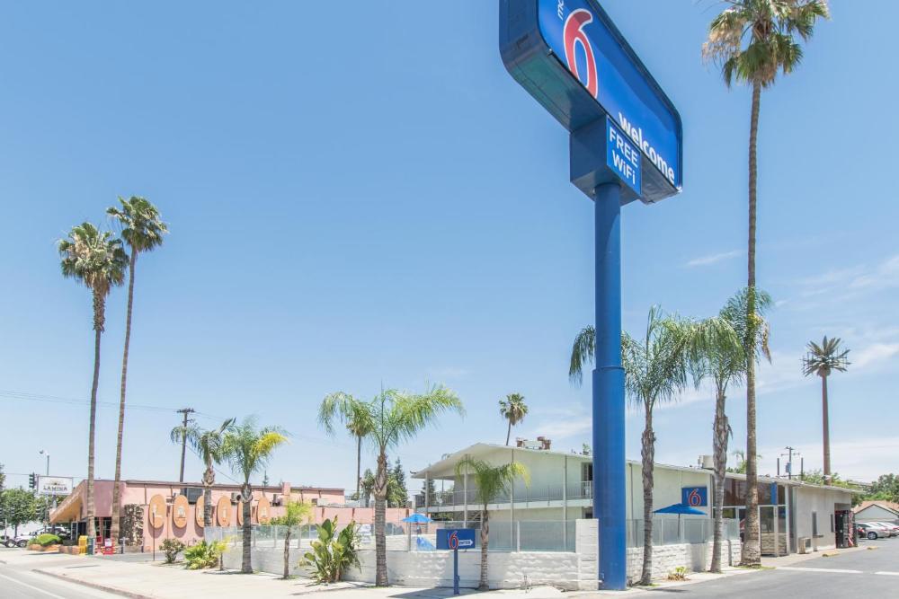 Motel 6 Bakersfield CA