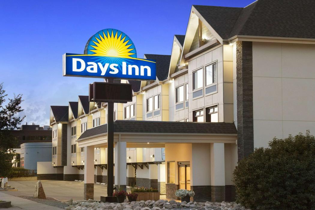 Days Inn by Wyndham Calgary Northwest - ReservationDesk.com