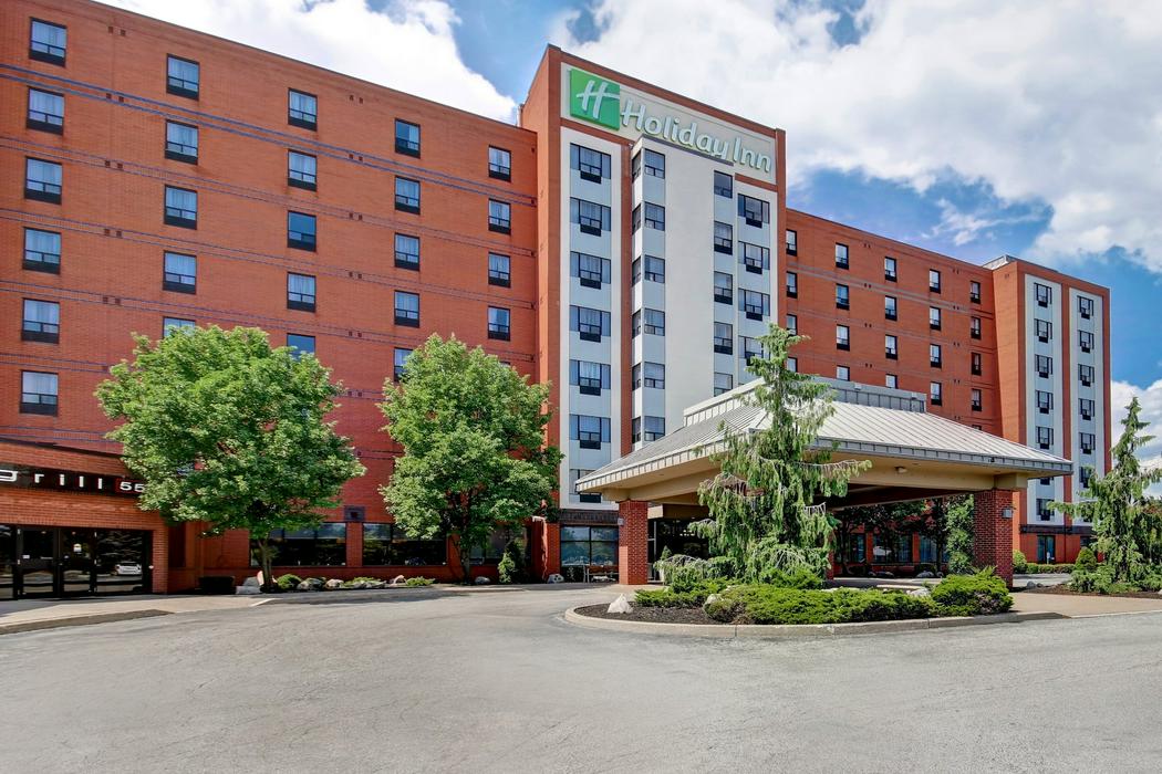 Holiday Inn & Suites Windsor Ambassador Bridge - ReservationDesk.com