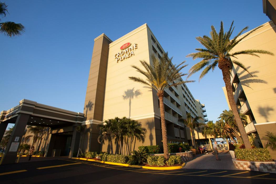 Crowne Plaza Hotel Melbourne Oceanfront