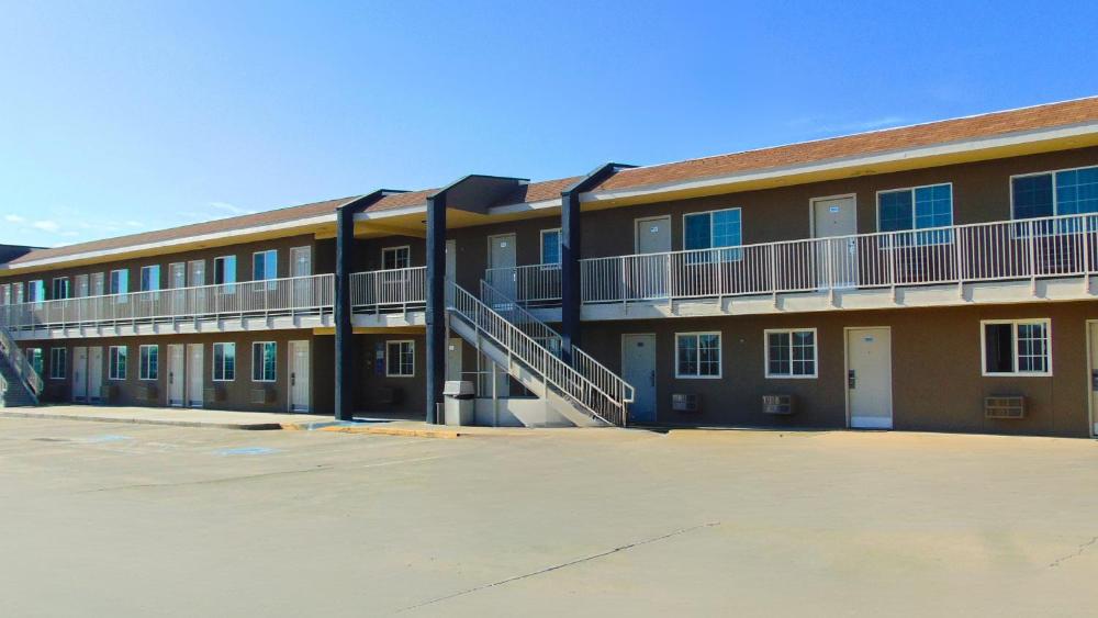 Corcoran Country Inn