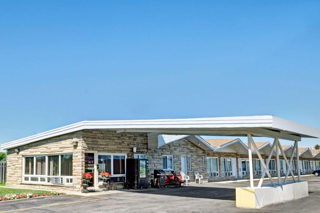 Knights Inn Kitchener - ReservationDesk.com