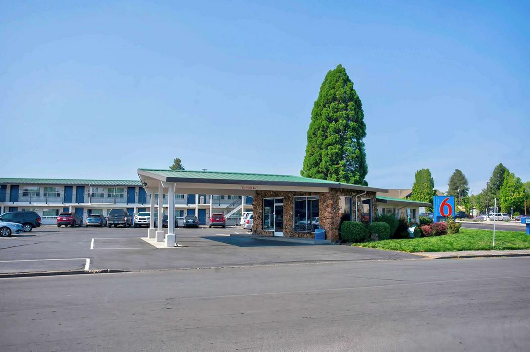 Motel 6 Bend, OR - Hotel Deals