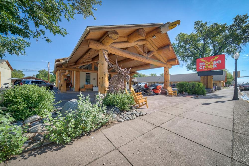 Moose Creek Lodge & Suites