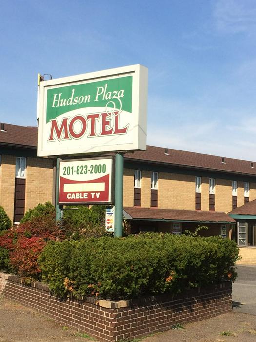 Hudson Plaza Motel Hotel Deals