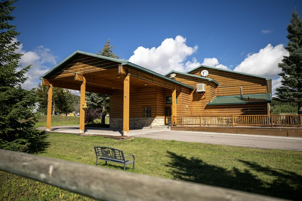 Super 8 by Wyndham West Yellowstone - ReservationDesk.com