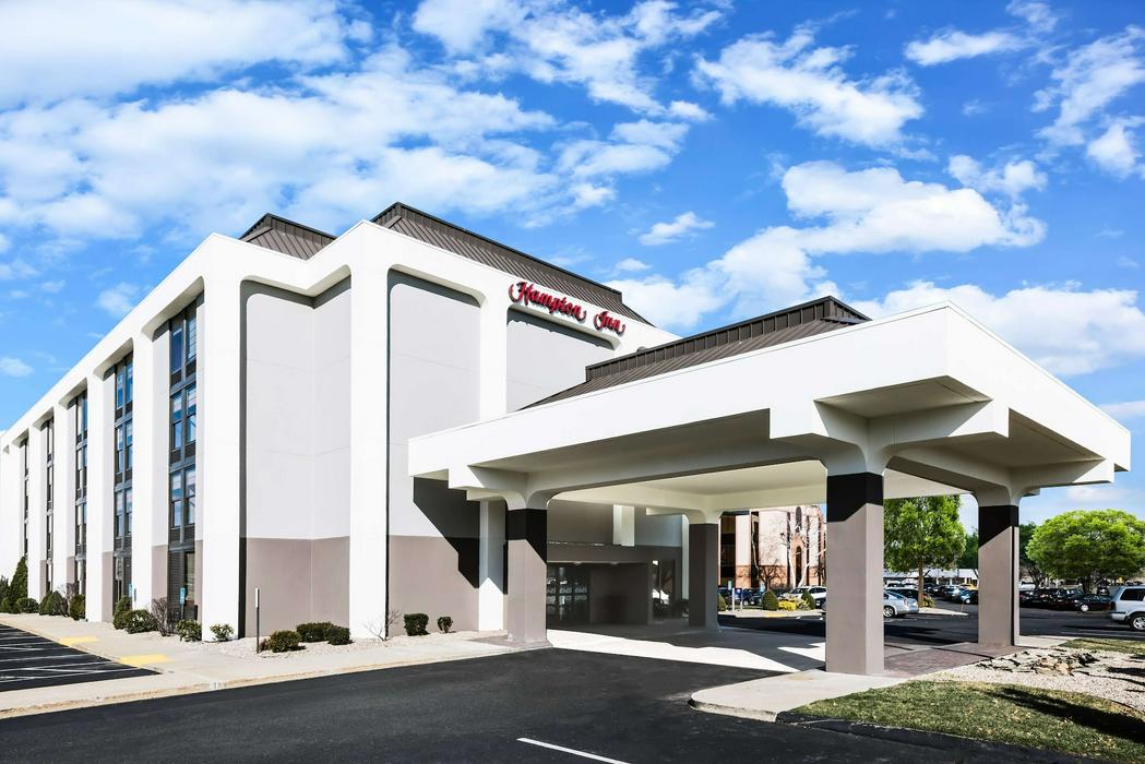 Hampton Inn West Springfield - ReservationDesk.com