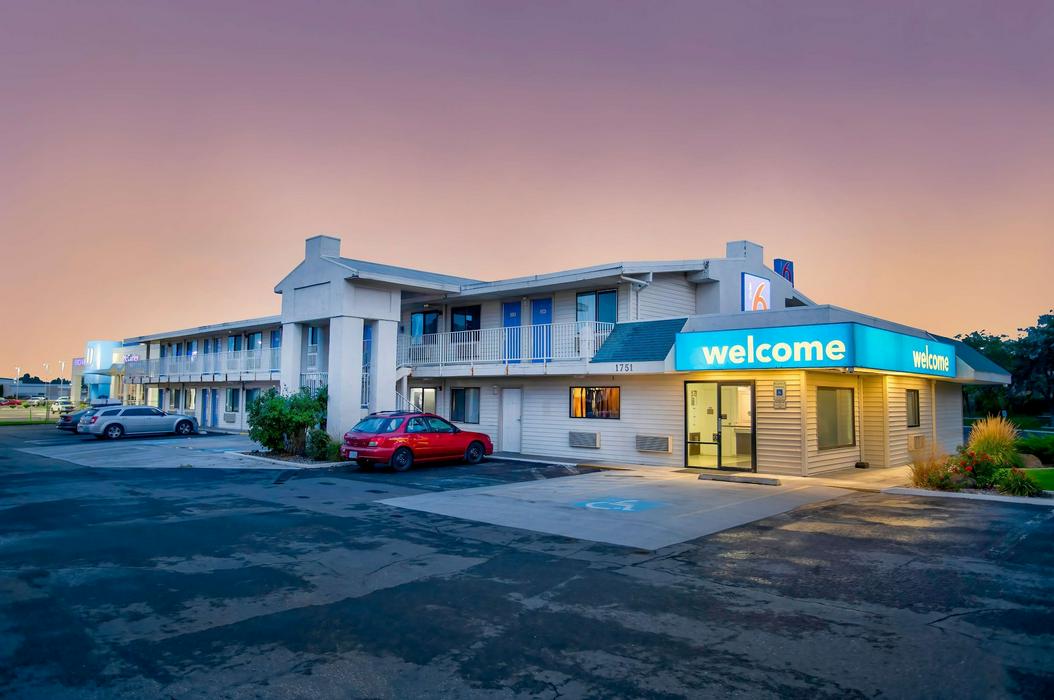 Motel 6 Richland, WA - Kennewick - ReservationDesk.com