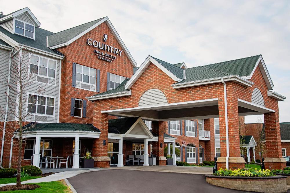 Country Inn & Suites by Radisson, Milwaukee West ...