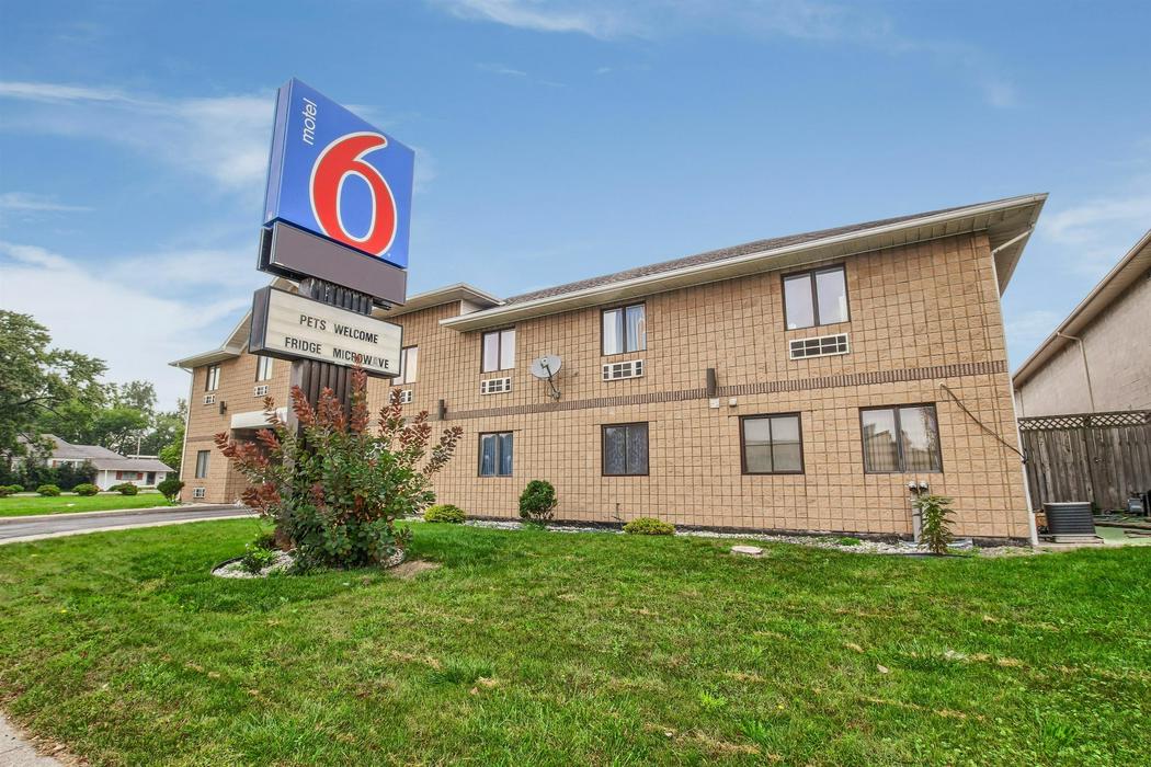 Motel 6 Windsor, ON Hotel Deals
