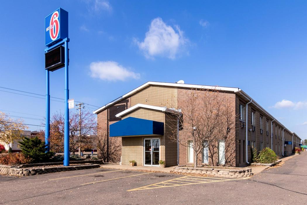 Motel 6 Eau Claire, WI - ReservationDesk.com