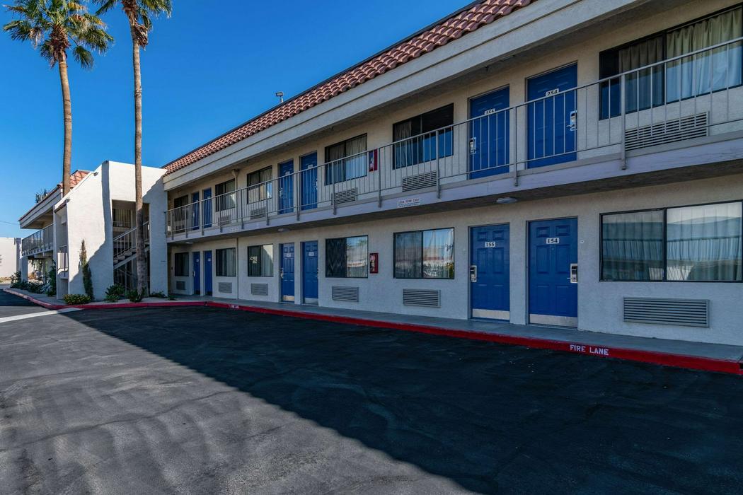 Motel 6 Thousand Palms, CA - Rancho Mirage - ReservationDesk.com