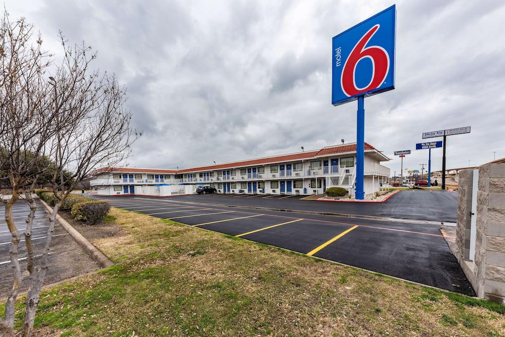 Motel 6 North Richland Hills, TX - ReservationDesk.com