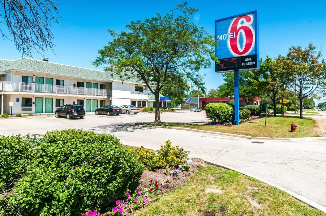 Motel 6 Schiller Park, IL - Chicago O'Hare - Hotel Deals