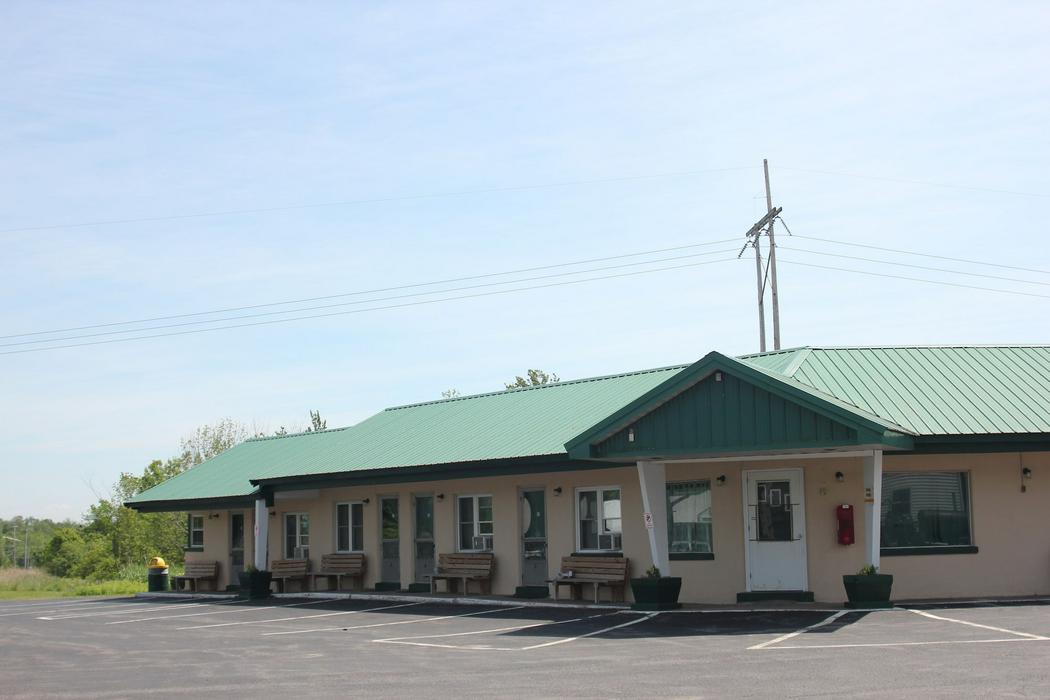 The Evergreen Motel - ReservationDesk.com