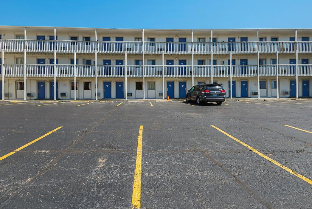 Motel 6 Blue Springs, MO - ReservationDesk.com