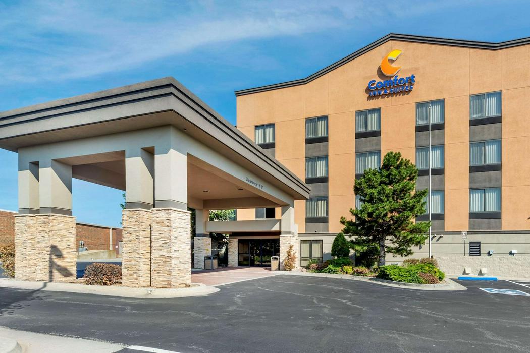 Comfort Inn & Suites - ReservationDesk.com